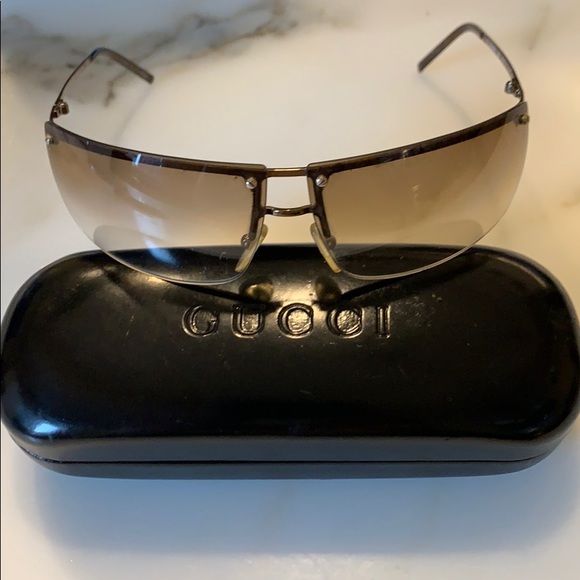 GUCCI Sunglasses - Picture 2 of 3